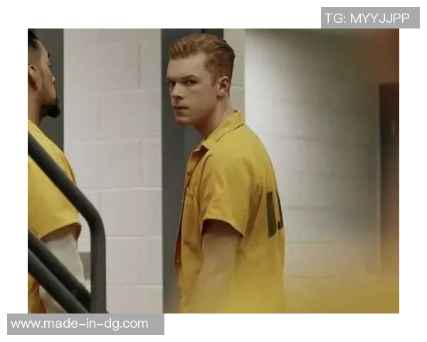 足球明星侧脸休闲头像展现独特魅力与风格的完美结合